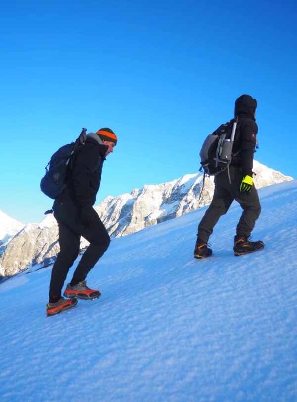 Step by step towards the Yala Peak summit! A thrilling high-altitude climb in Nepal’s Langtang Valley.